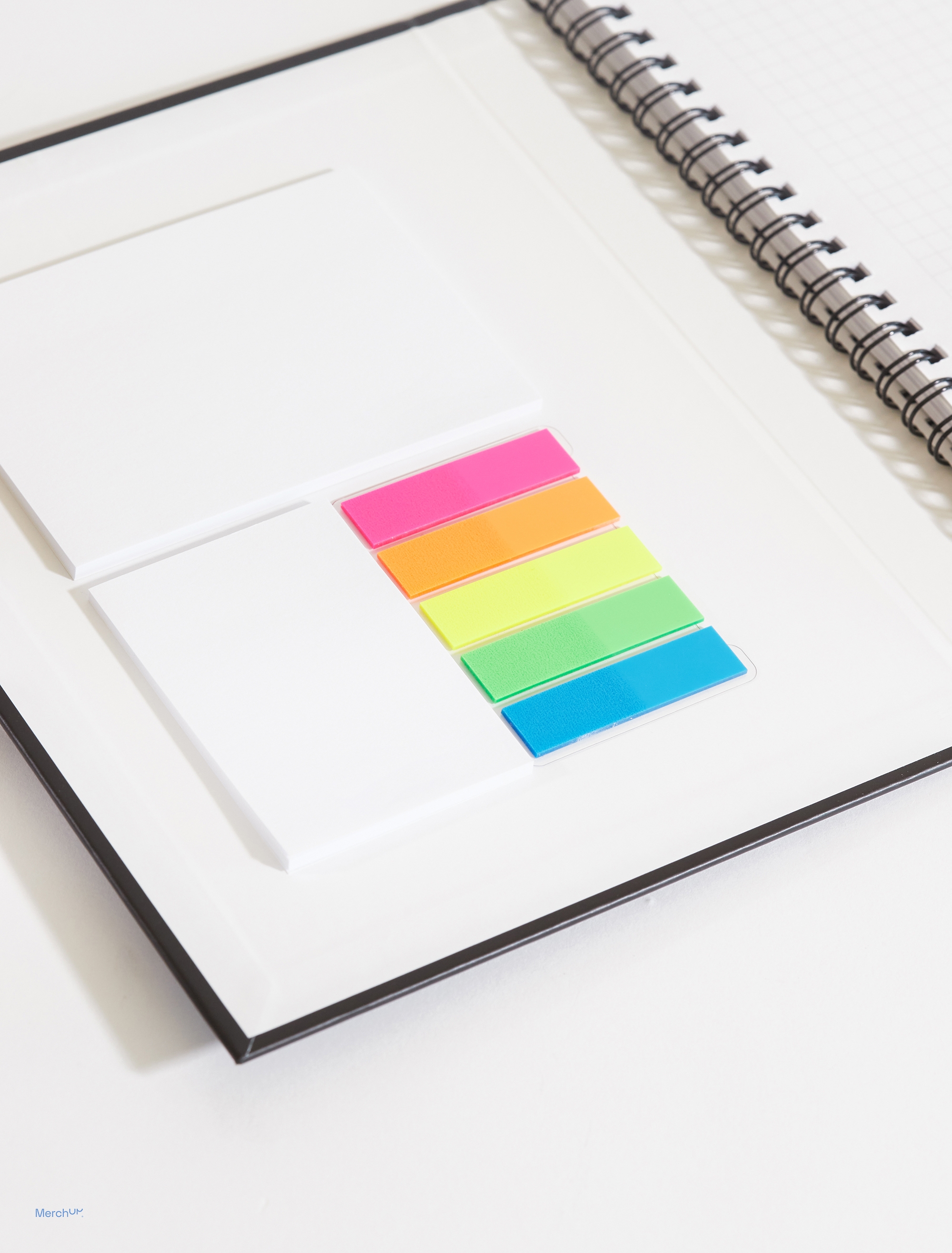 Notatnik z kartkami memo