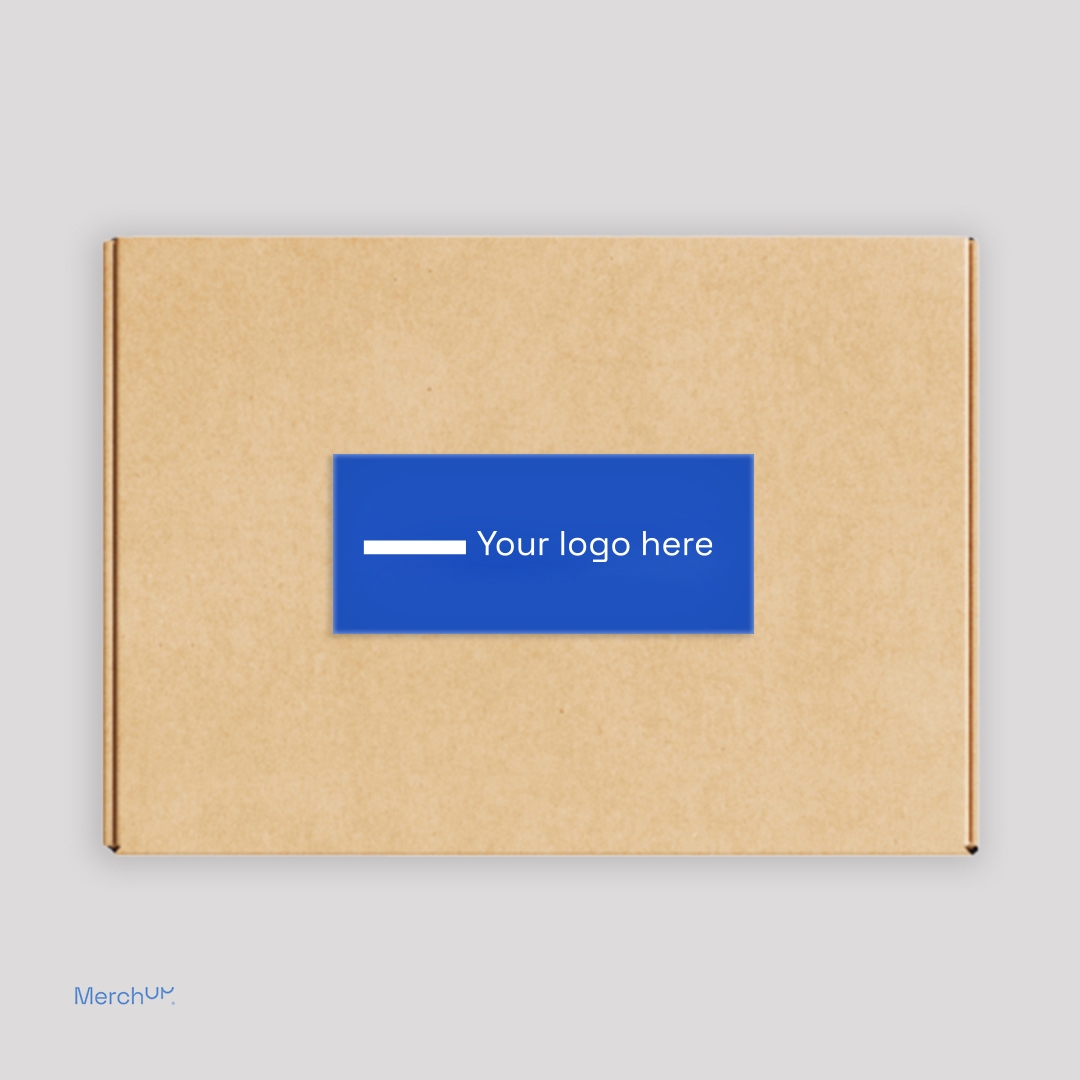 Pudełko z naklejką