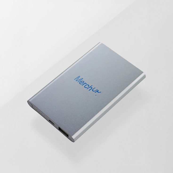 Firmenkleidung als Markeninszenierung, Powerbank mit Logo