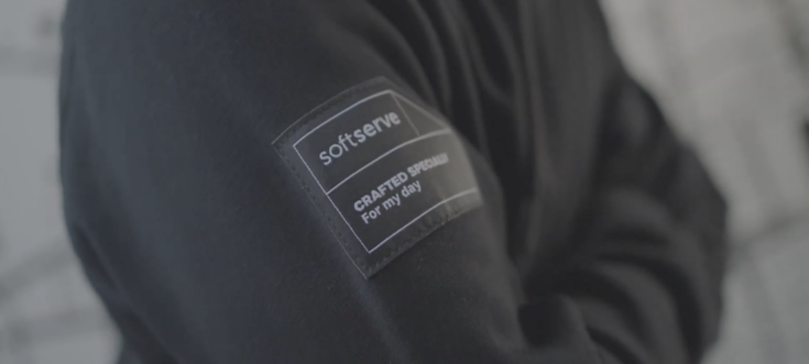 Geschenksets zum Arbeitsjubiläum: Sweatshirt mit Firmenlogo, personalisierte Bluse