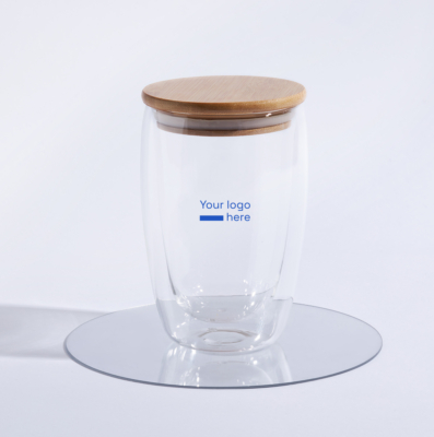 Doppelwandiges Glas mit Deckel