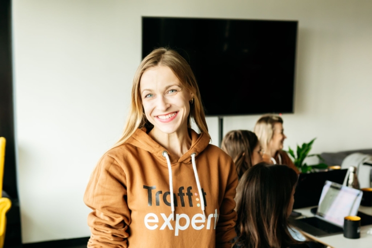 Vermarktung der Marke Traffit: Marketingkampagne mit einem personalisierten Sweatshirt