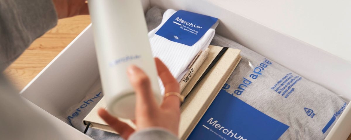 Welcome pack w MerchUp, box z paczką powitalną