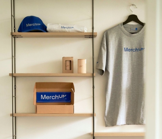 Merch firmowy, który musisz mieć!