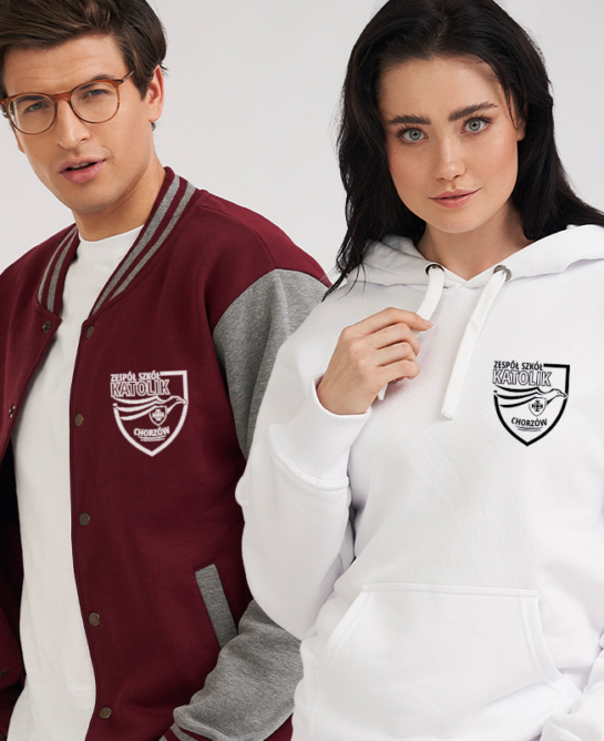 Merch szkolny Katolik Chorzów, bejsbol i luza z nadrukiem