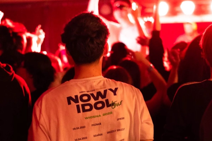 Tričko Janusz Walczuk, merch pro umělce